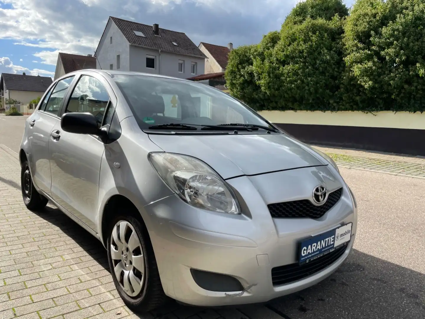 Toyota Yaris Cool Argent - 1
