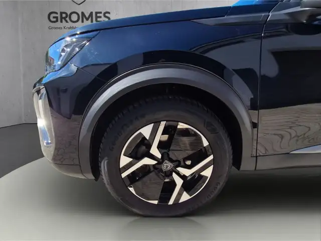 Peugeot 2008 view 11