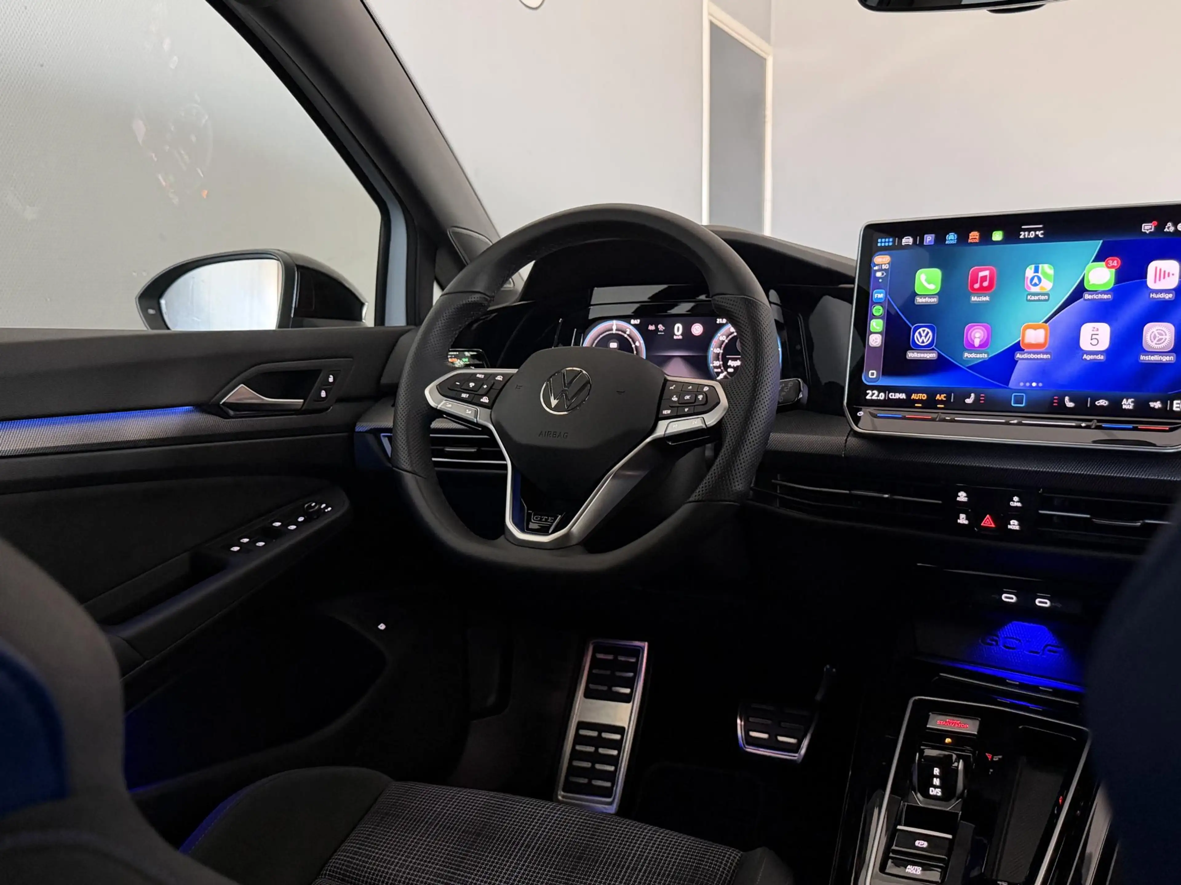Volkswagen Golf GTE 1.5 eHybrid | Adaptive cruise | IQ light | Head-up — photo 9