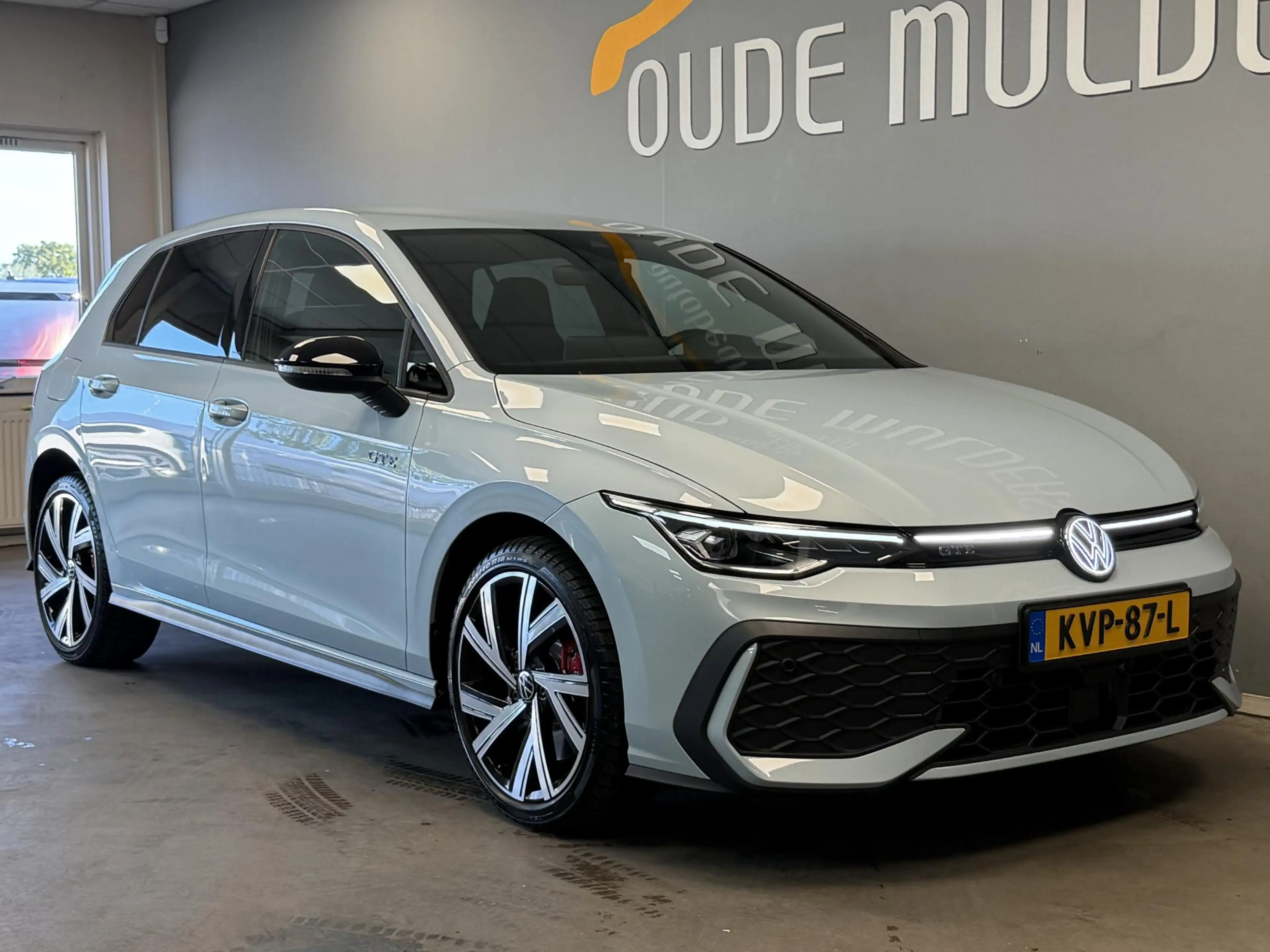 Volkswagen Golf GTE 1.5 eHybrid | Adaptive cruise | IQ light | Head-up — photo 6