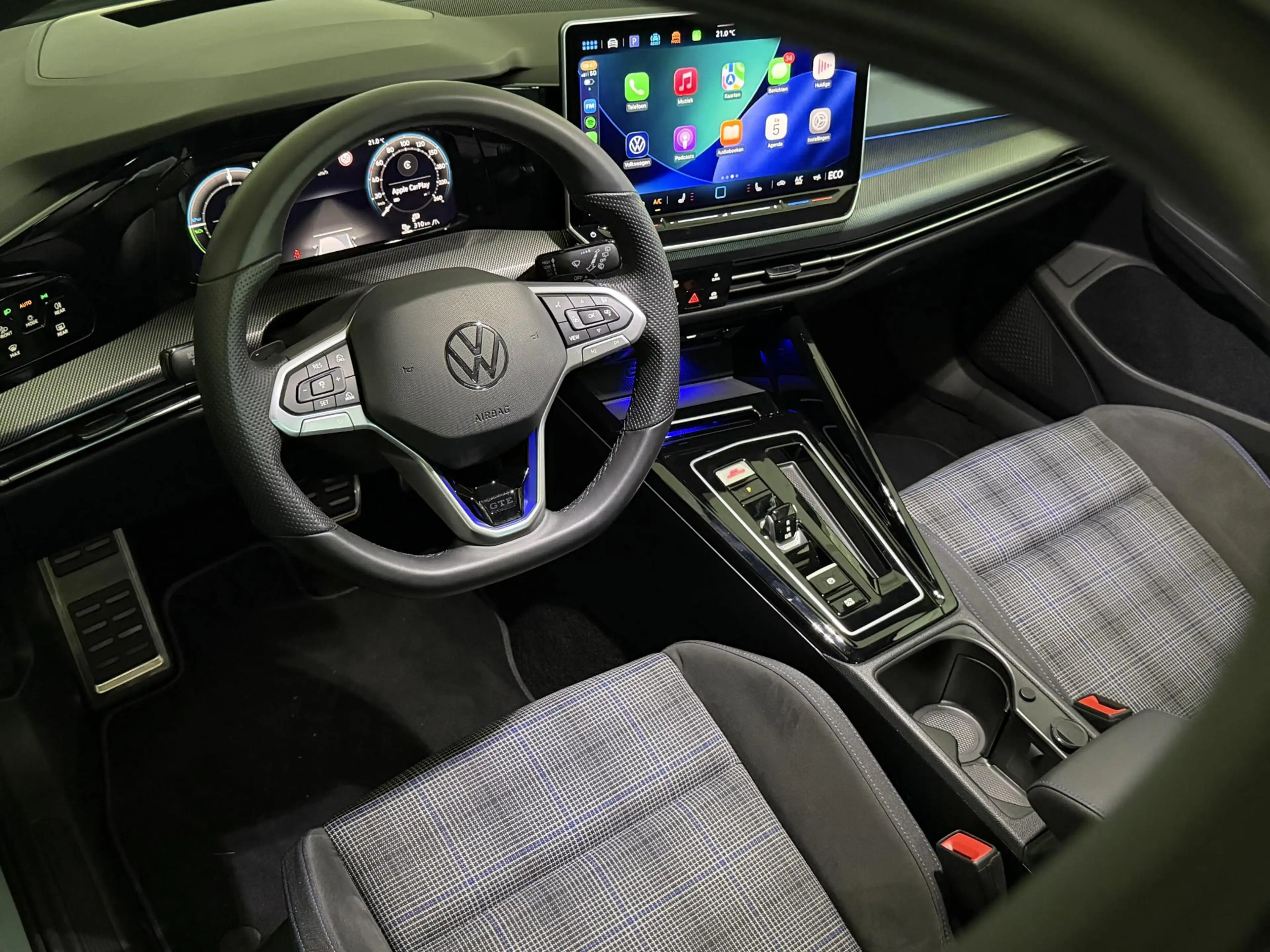 Volkswagen Golf GTE 1.5 eHybrid | Adaptive cruise | IQ light | Head-up — photo 8