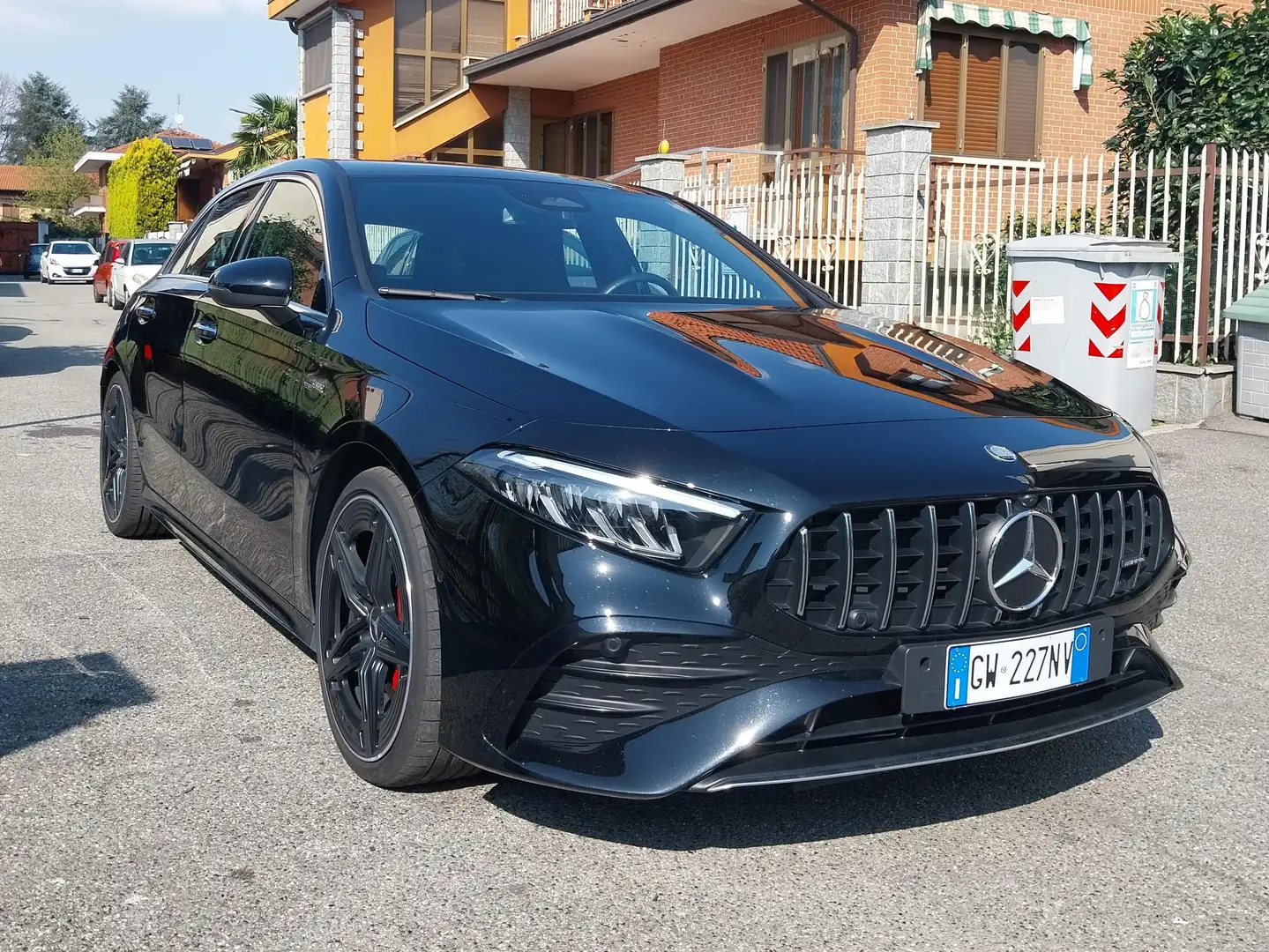 Mercedes-Benz A 35 AMG Noleggio Classe A - 35AMG Schwarz - 1