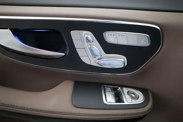 Mercedes-Benz V 300 d 4MATIC EXCLUSIVE Lang AHK 2,5t 6 Sitze Ansicht 15