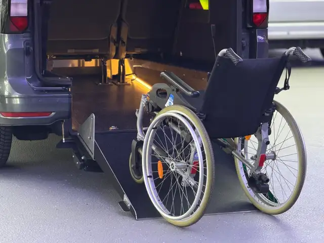 Volkswagen Caddy Life DSG Behindertengerecht Rampe