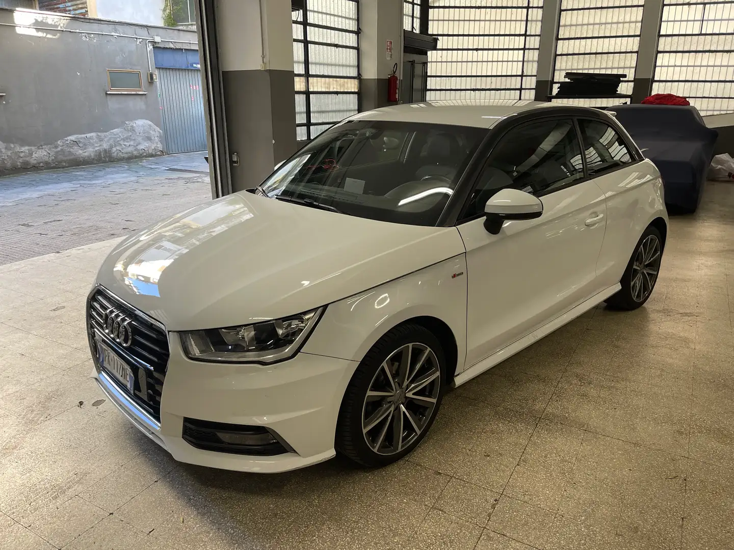 Audi A1 1.0 tfsi * Automatica * S-Line * Weiß - 1