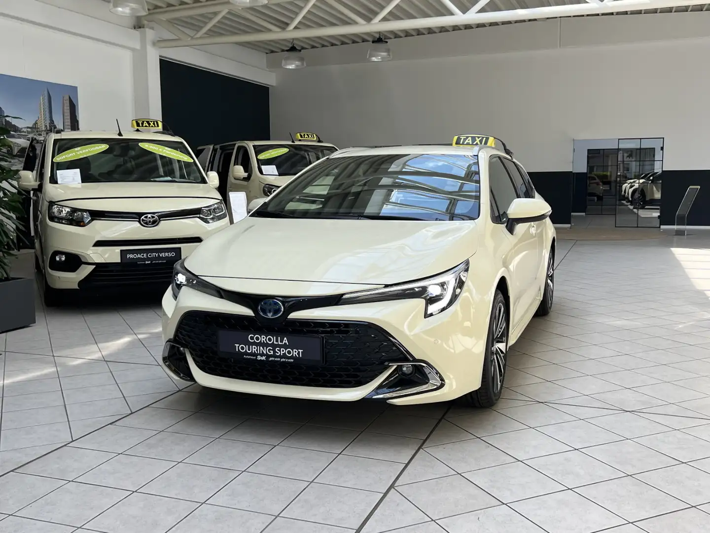 Toyota Corolla 1,8l Hybrid Teamplayer Taxi Weiß - 1