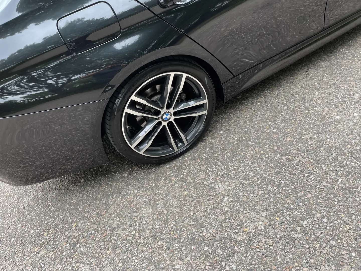 BMW 330 330e black shadow M performance Zwart - 2