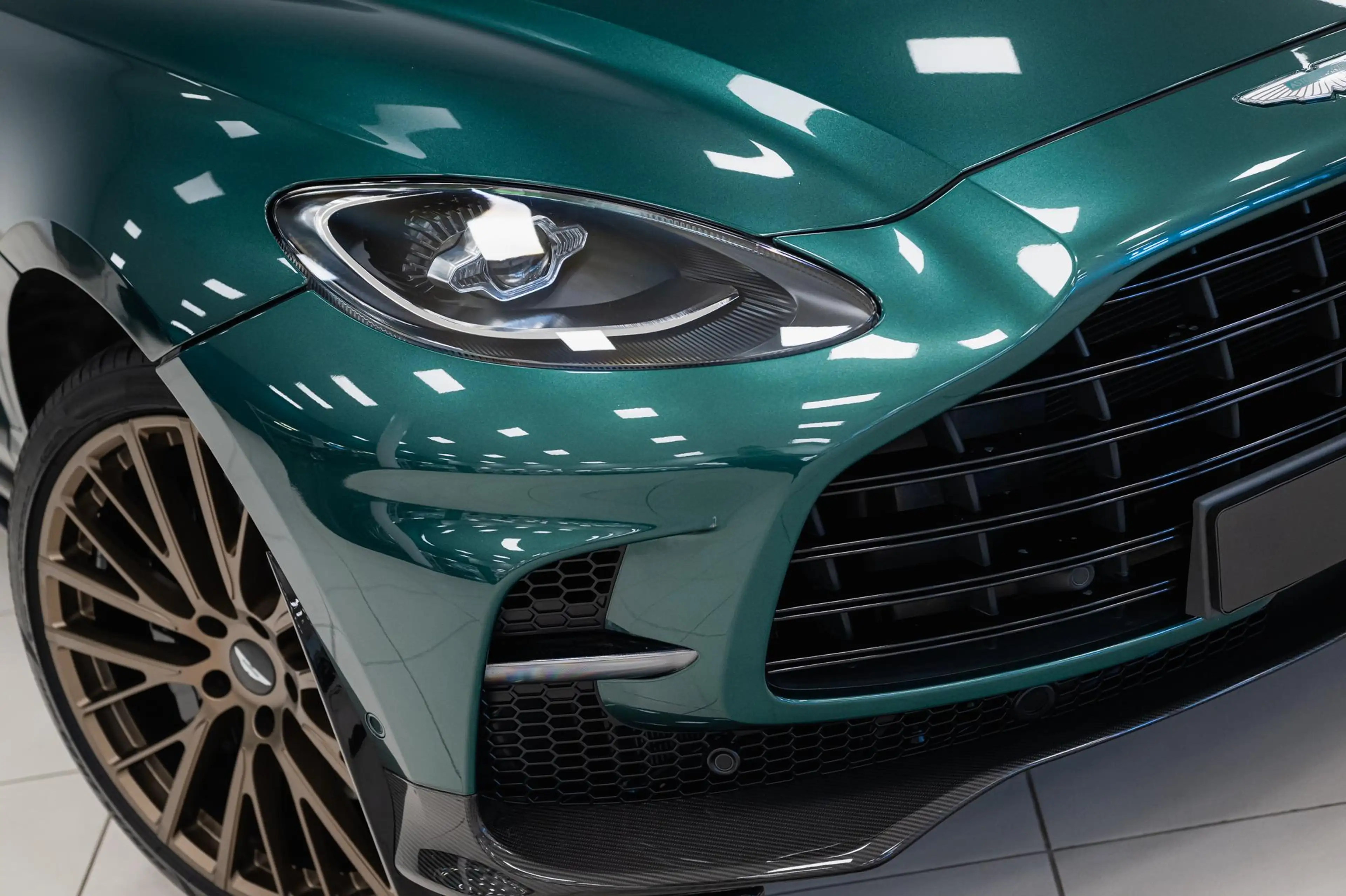 Aston Martin DBX 4.0 V8 707 | Full Options | MY2025 | Full Carbon F — photo 8
