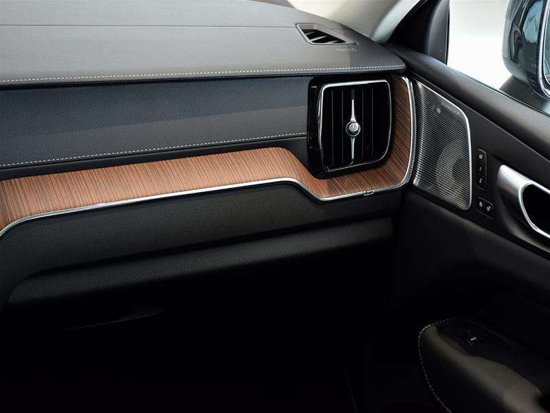 2024 Volvo XC60 Ultimate | Bowers and Wilkins | Pilot Assist | HUD thumb 30
