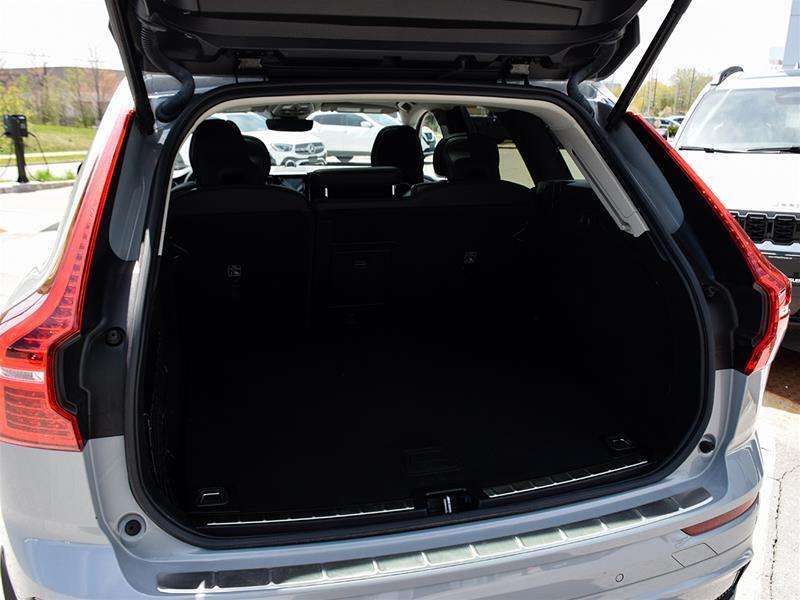 2024 Volvo XC60 Ultimate | Bowers and Wilkins | Pilot Assist | HUD thumb 17