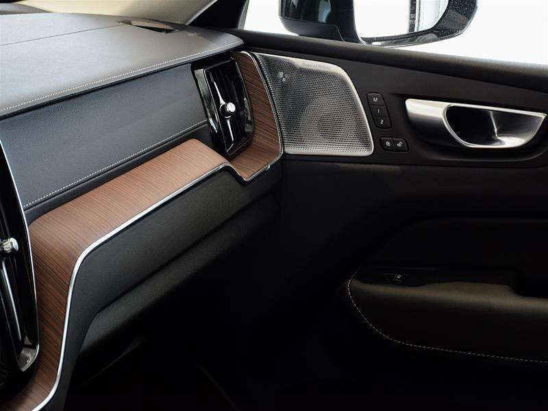 2024 Volvo XC60 Ultimate | Bowers and Wilkins | Pilot Assist | HUD thumb 24