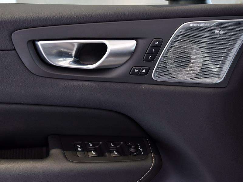 2024 Volvo XC60 Ultimate | Bowers and Wilkins | Pilot Assist | HUD thumb 25