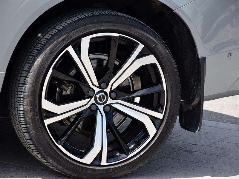 2024 Volvo XC60 Ultimate | Bowers and Wilkins | Pilot Assist | HUD thumb 15