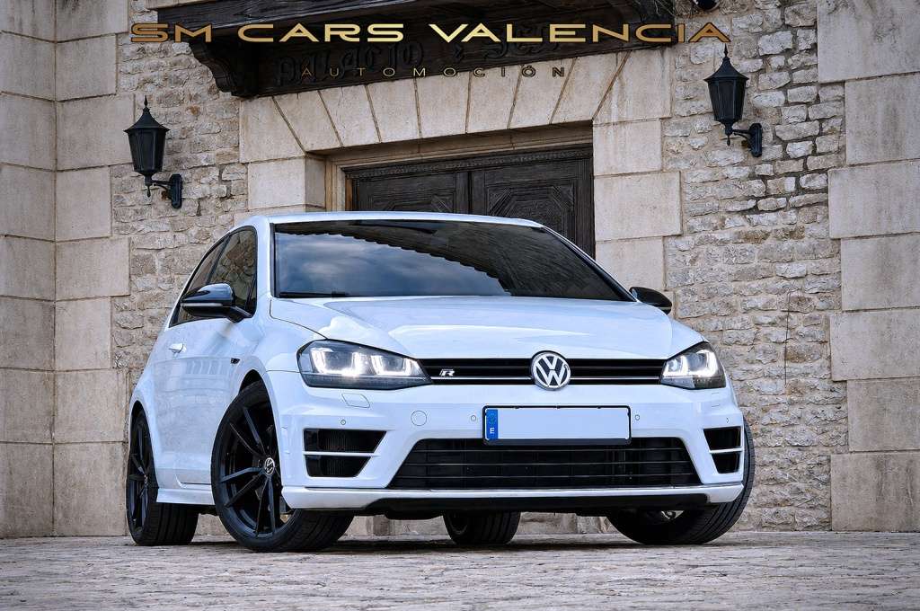Volkswagen Golf 2.0 TSI R 300 - foto 1