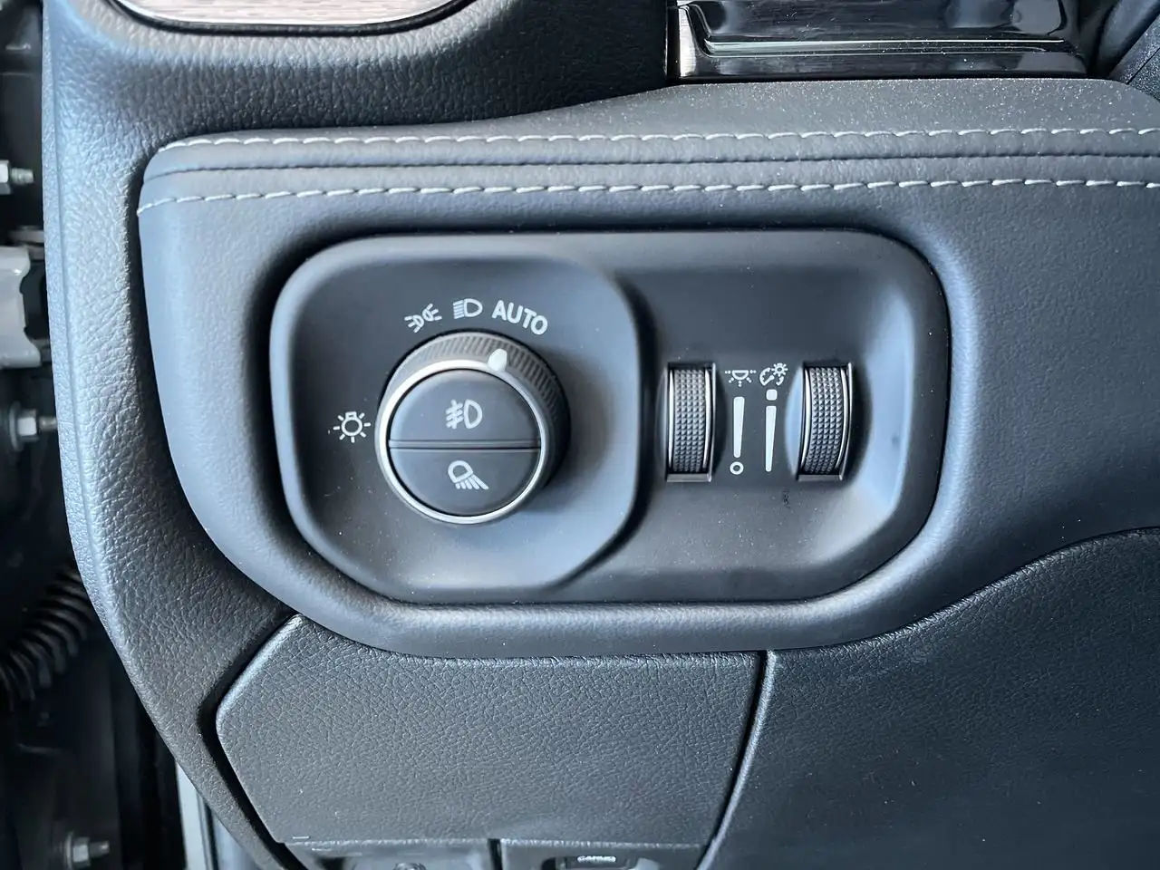 RAM 3500 снимка RAM 3500