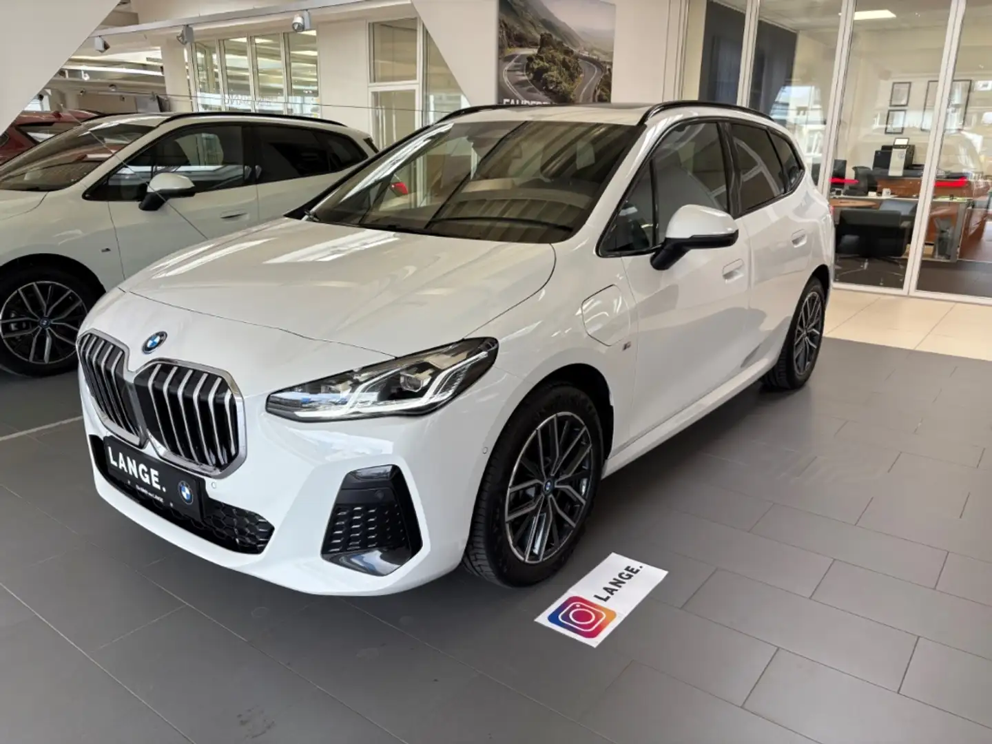 BMW 225 Active Tourer xDrive M Sport AHK Pano HiFi LRH Blanc - 1