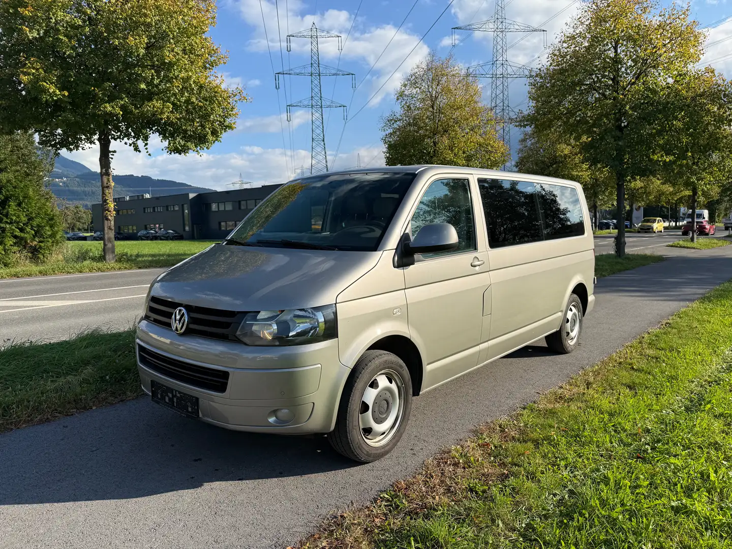 Volkswagen T5 Transporter Kombi lang 4Motion Beige - 1