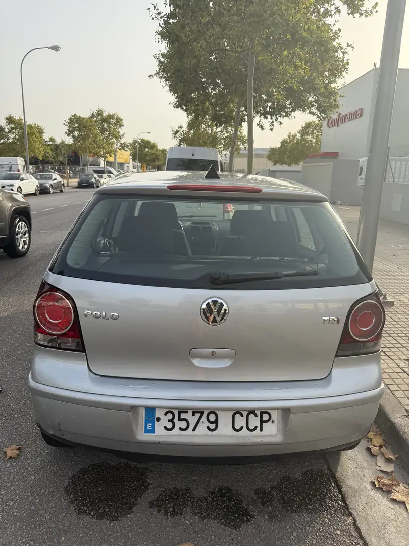 Volkswagen Polo Gris - 2