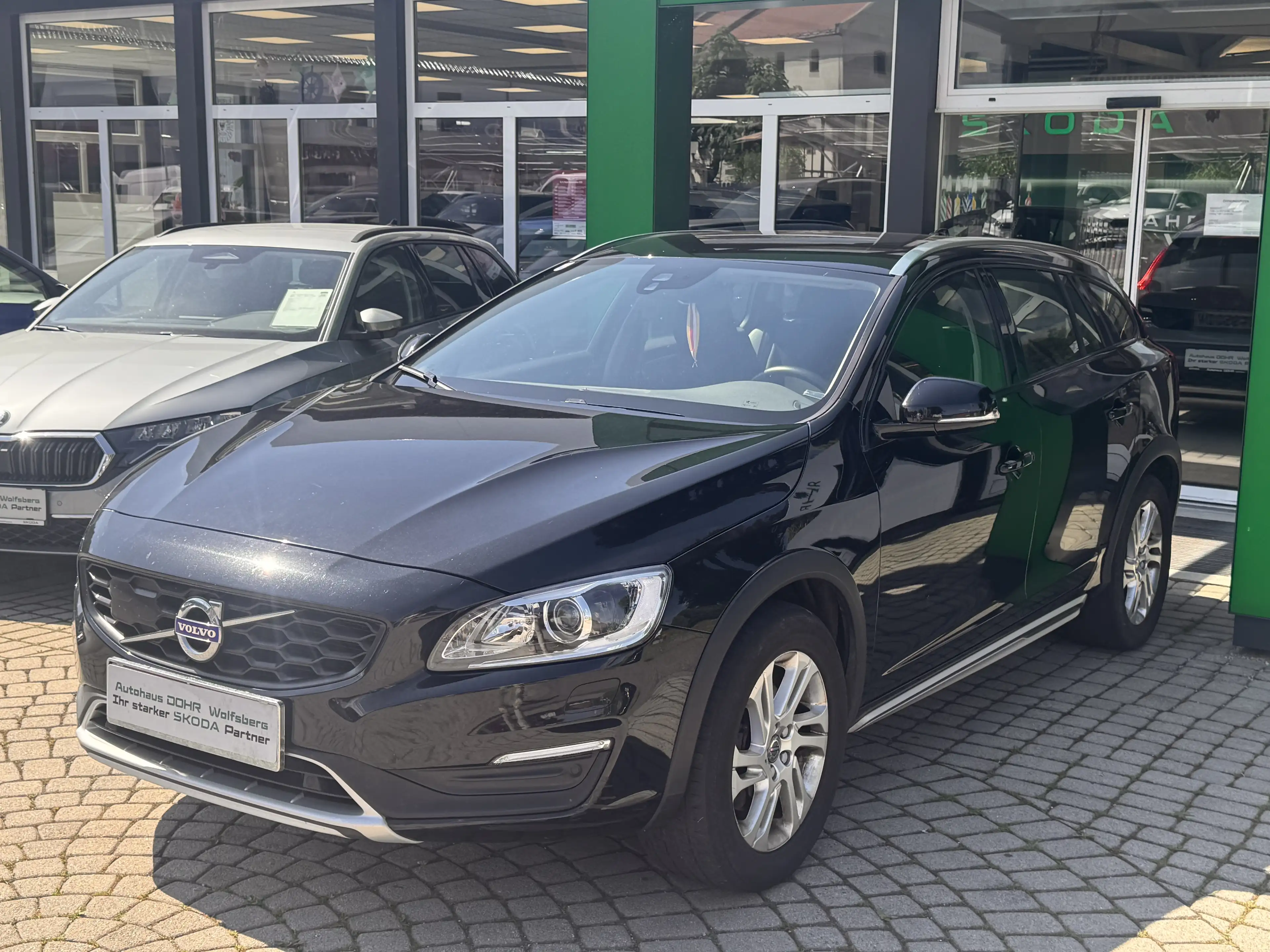 Volvo V60 Cross Country Plus AWD — photo 4