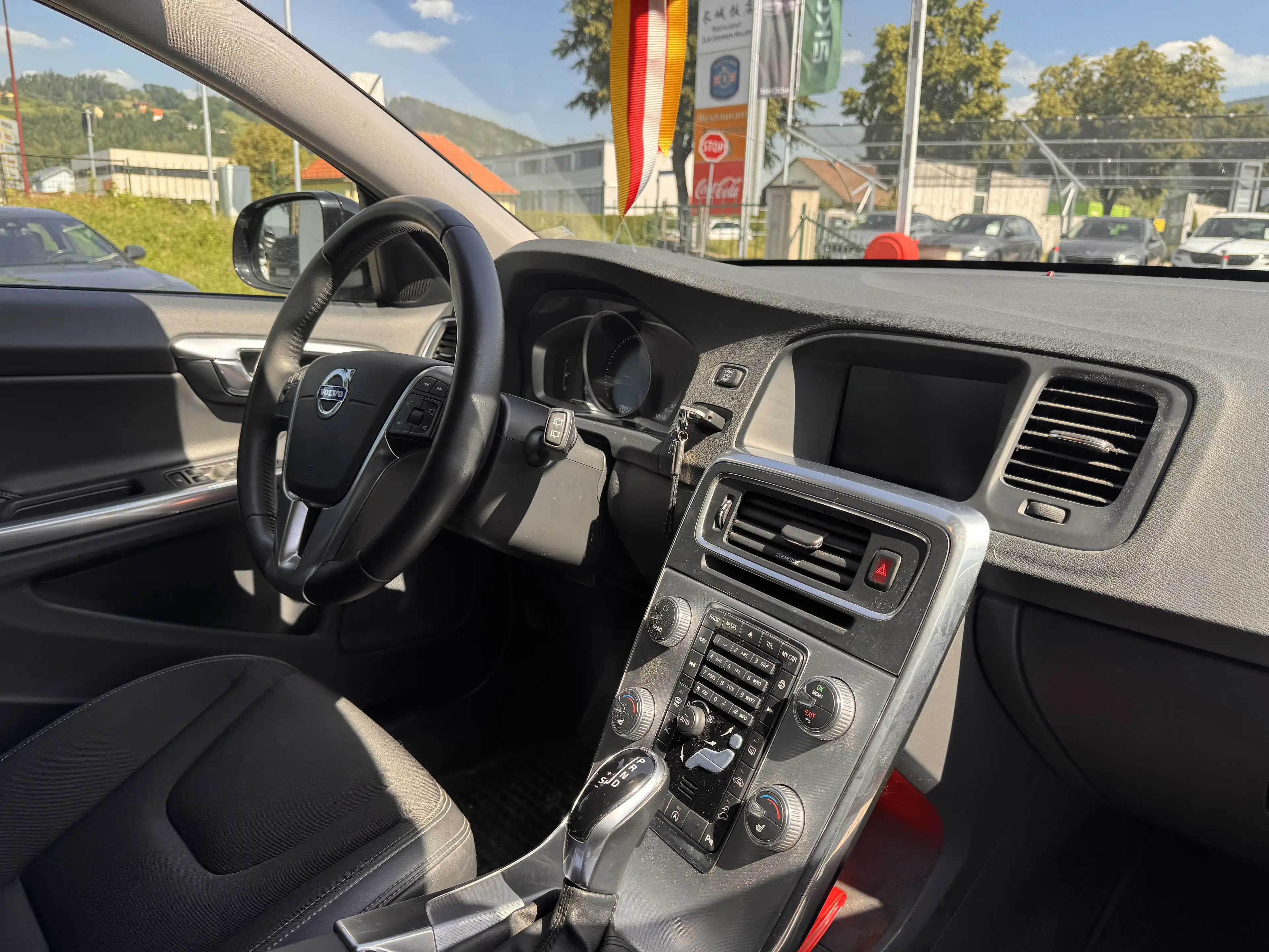 Volvo V60 Cross Country Plus AWD — photo 9