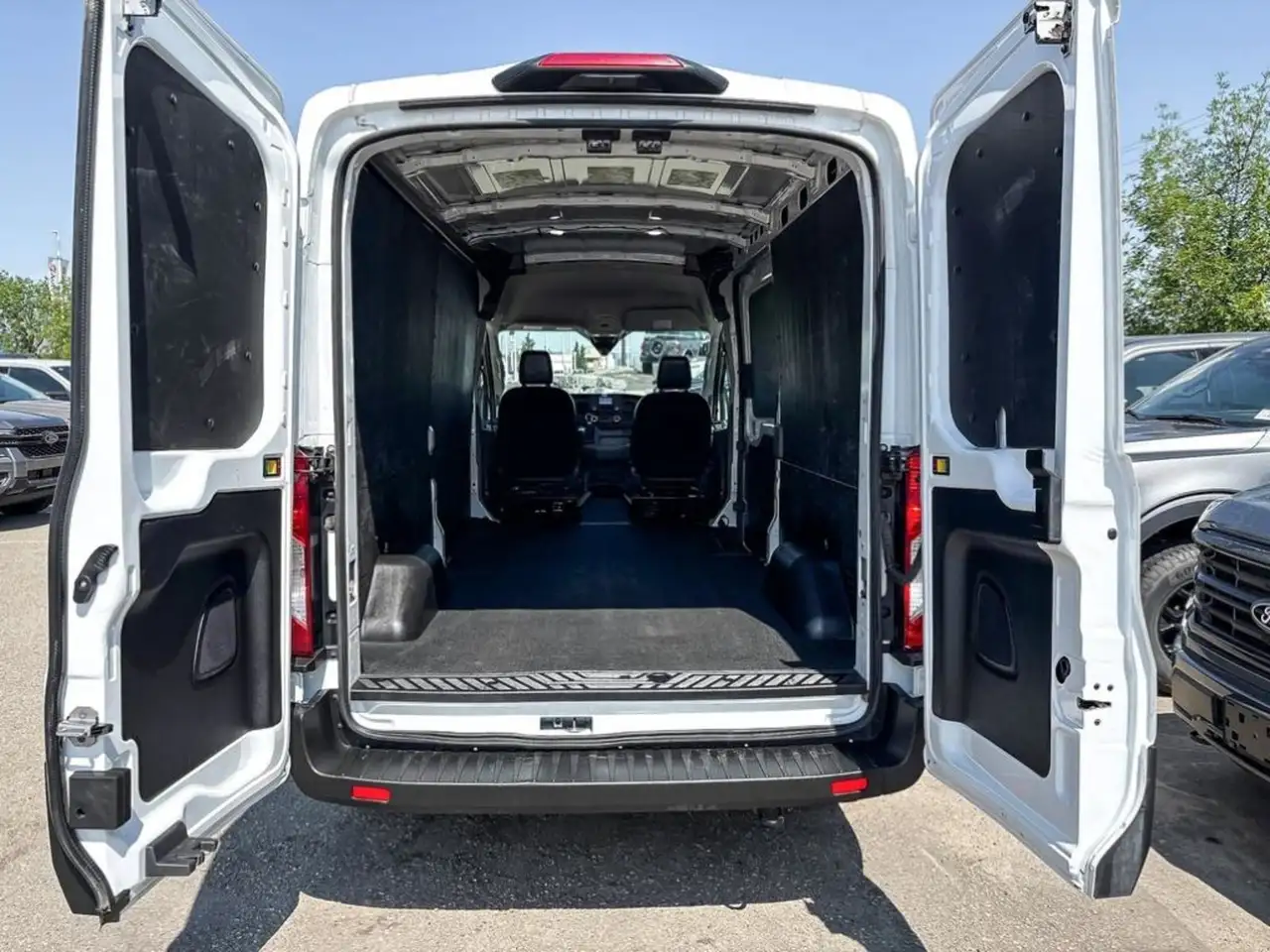 Ford Transit Cargo Van снимка Ford Transit Cargo Van