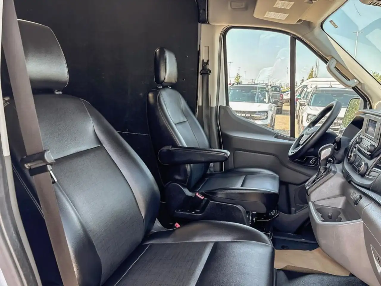 Ford Transit Cargo Van снимка Ford Transit Cargo Van