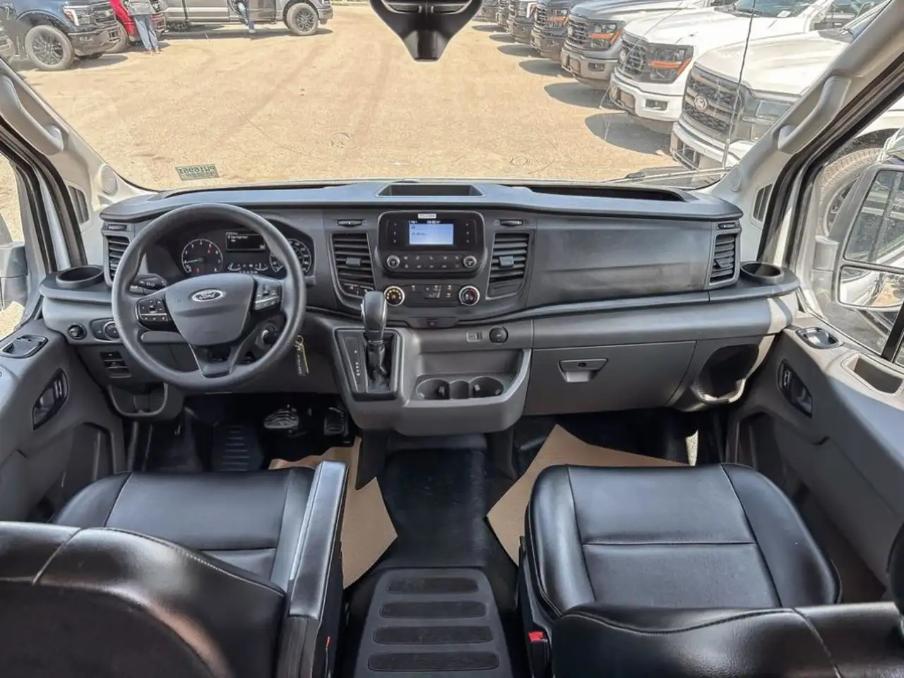 Ford Transit Cargo Van снимка Ford Transit Cargo Van