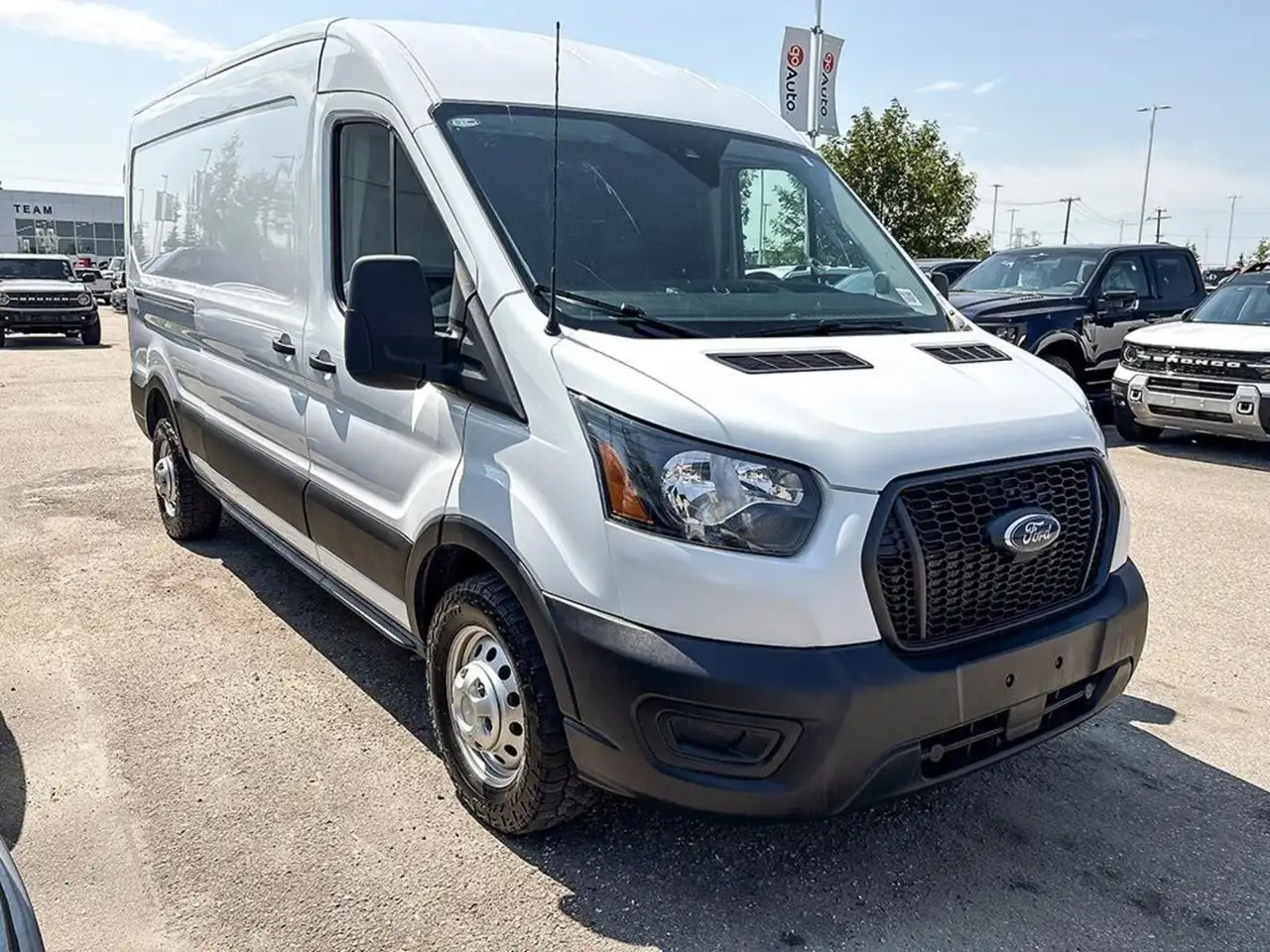 Ford Transit Cargo Van снимка Ford Transit Cargo Van