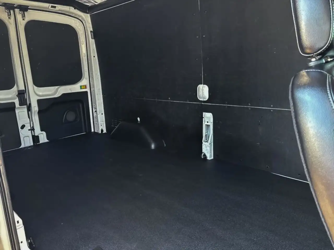 Ford Transit Cargo Van снимка Ford Transit Cargo Van