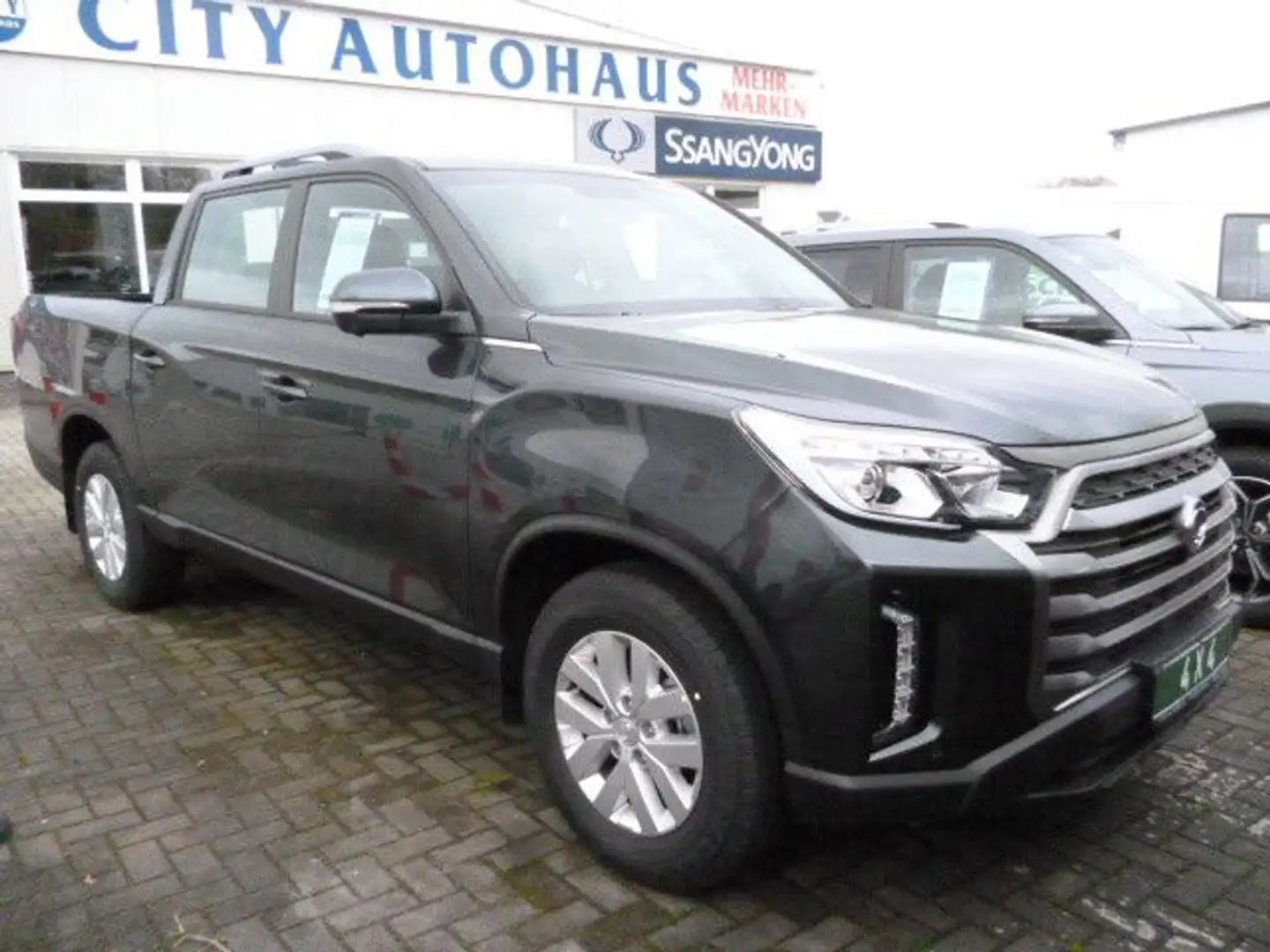 SsangYong Musso Grand 2.2E-XDI Automatik+SD Sapphire Plus Šedá - 1