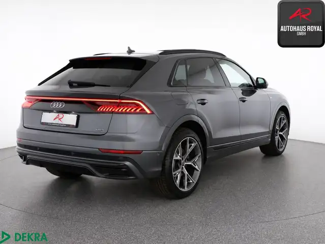 Audi Q8 view 5