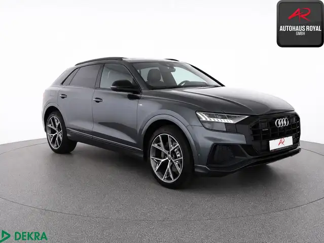 Audi Q8 view 7