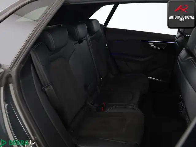 Audi Q8 view 13