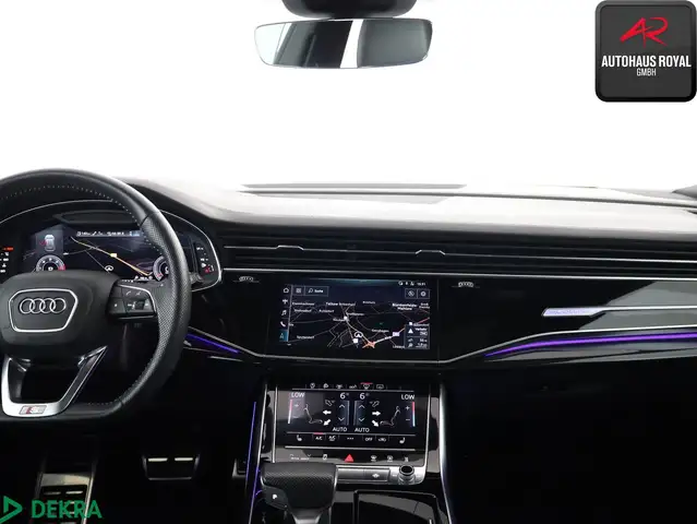 Audi Q8 view 9