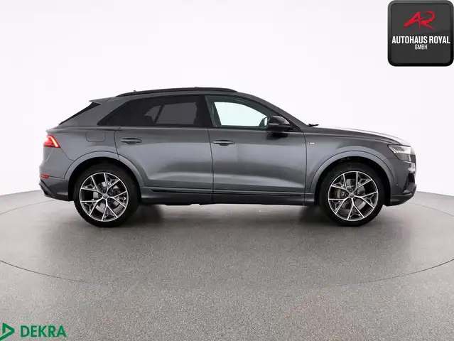 Audi Q8 view 6