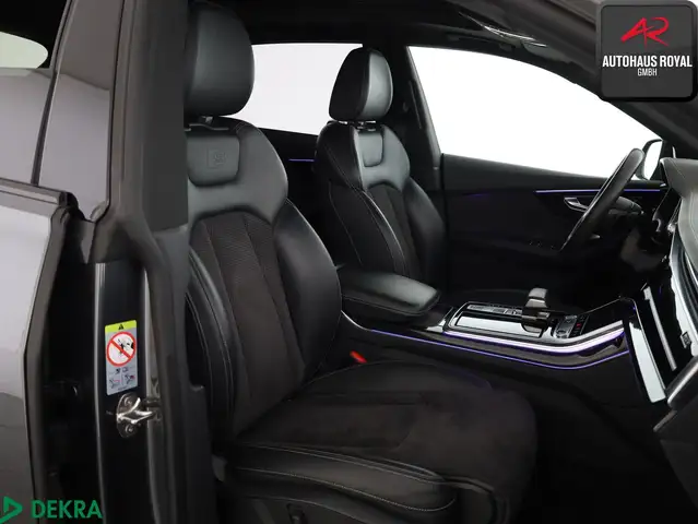 Audi Q8 view 11