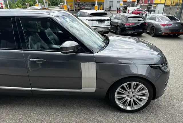 Land Rover Range Rover view 14