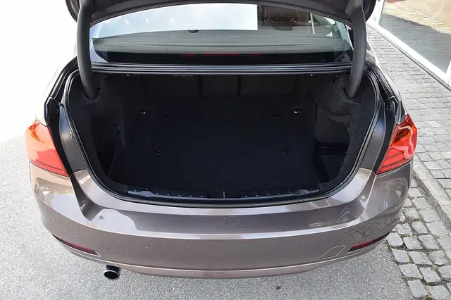 BMW 3 Series view 14