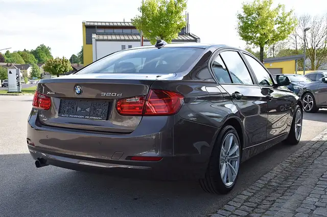 BMW 3 Series view 3