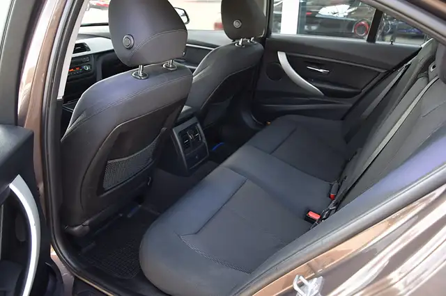 BMW 3 Series view 12