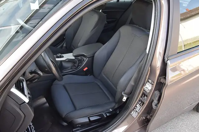 BMW 3 Series view 6