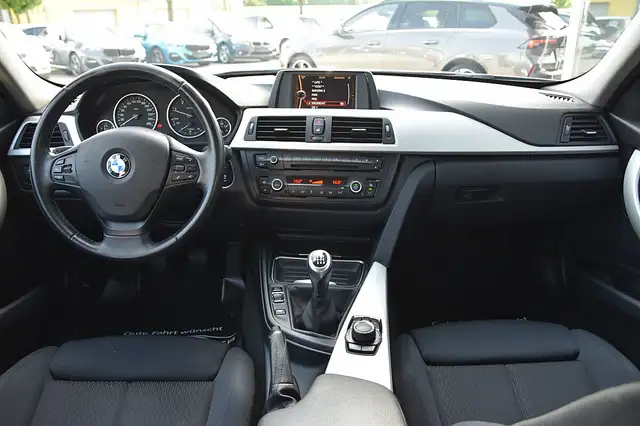 BMW 3 Series view 13