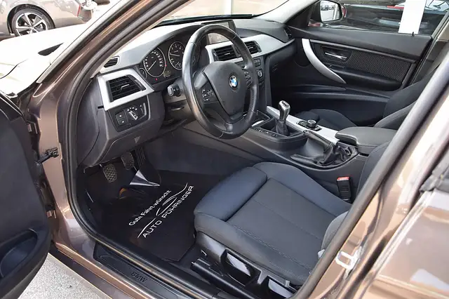 BMW 3 Series view 4