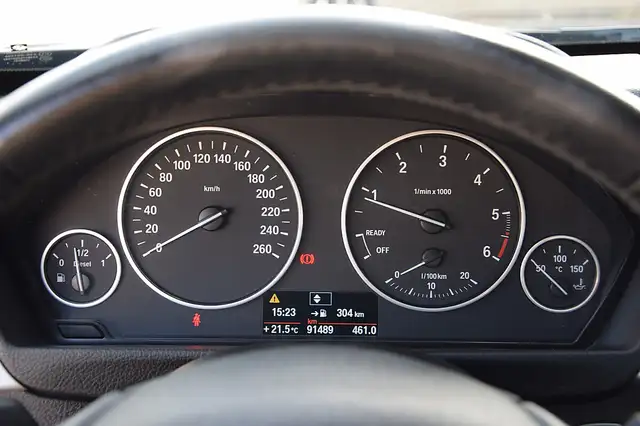 BMW 3 Series view 8