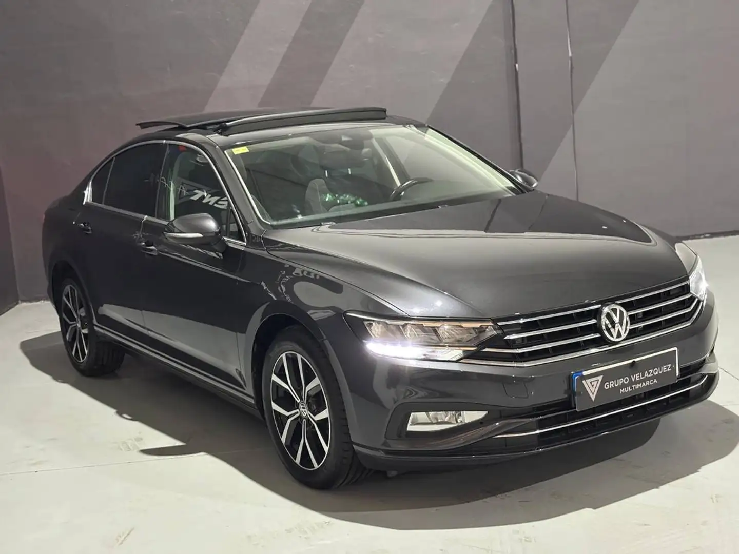Volkswagen Passat 2.0TDI EVO Executive 110kW Grijs - 2