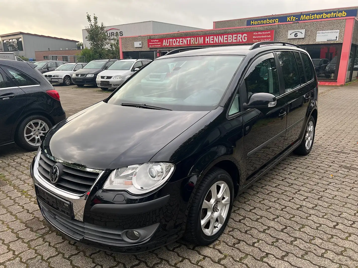 Volkswagen Touran Trendline Schwarz - 1