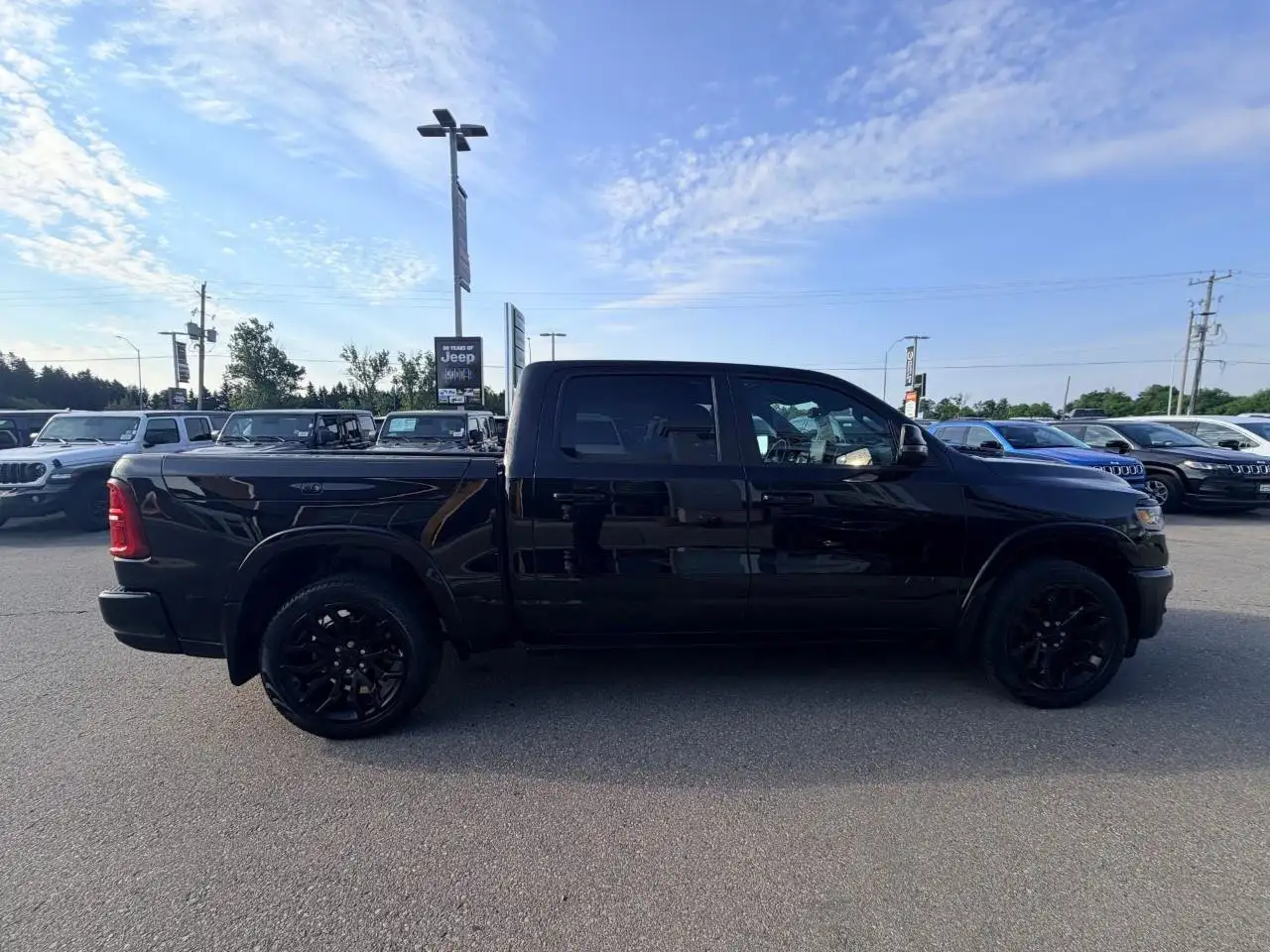 RAM 1500 снимка RAM 1500