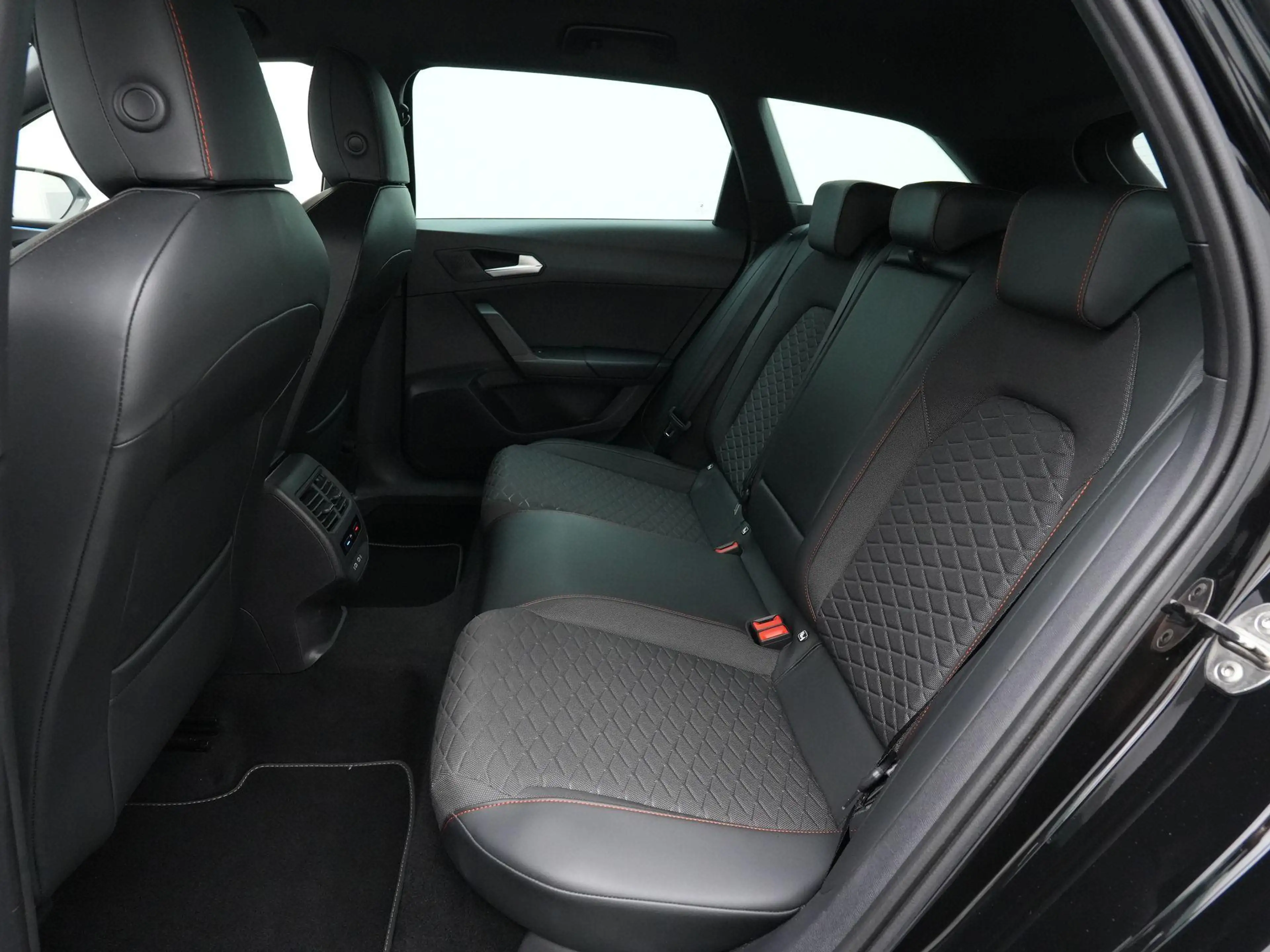 SEAT Leon e-Hybrid Sportstourer 1.4 TSI 204pk eHybrid PHEV FR | Trekh — photo 9