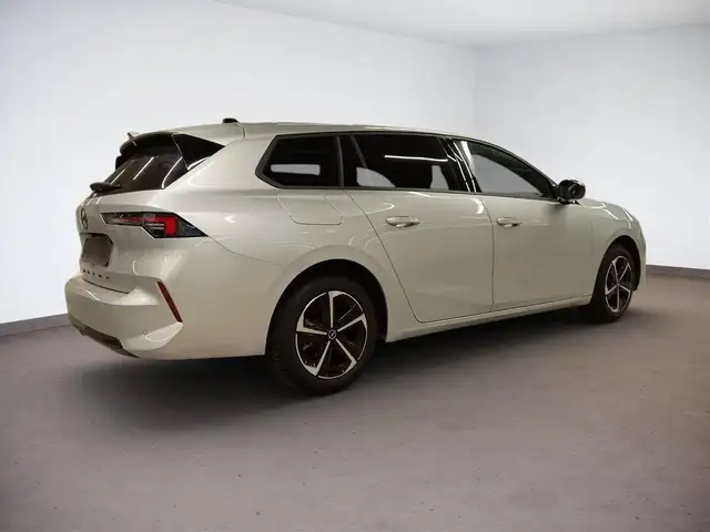 Opel Astra view 5