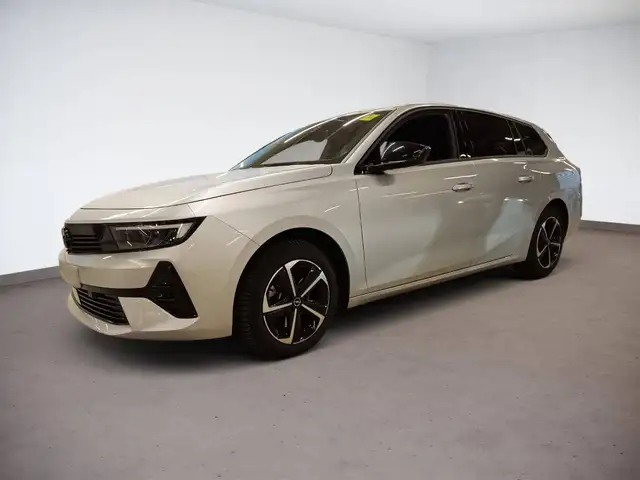 Opel Astra view 3